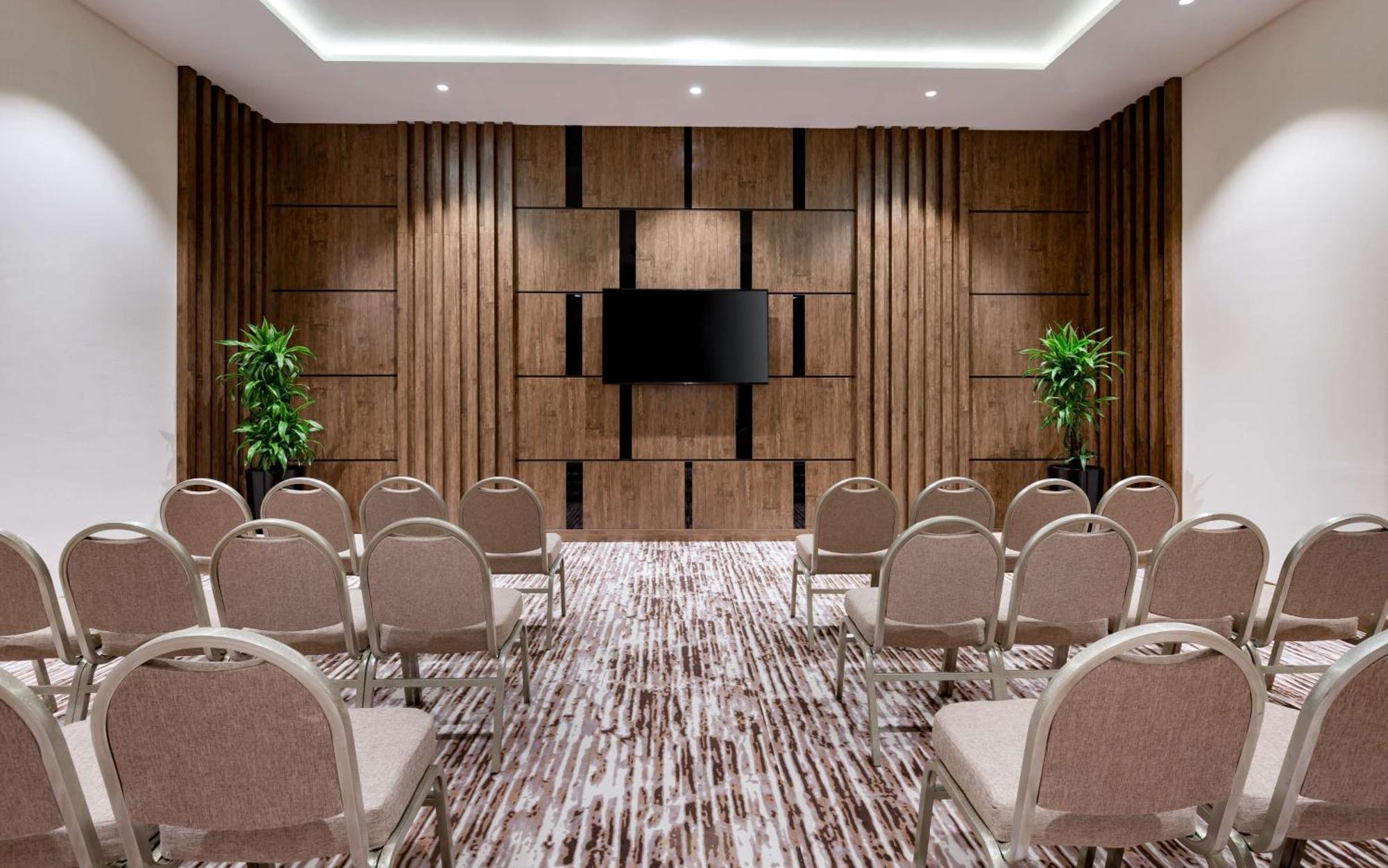 Hilton Garden Inn Samarkand Bagian luar foto