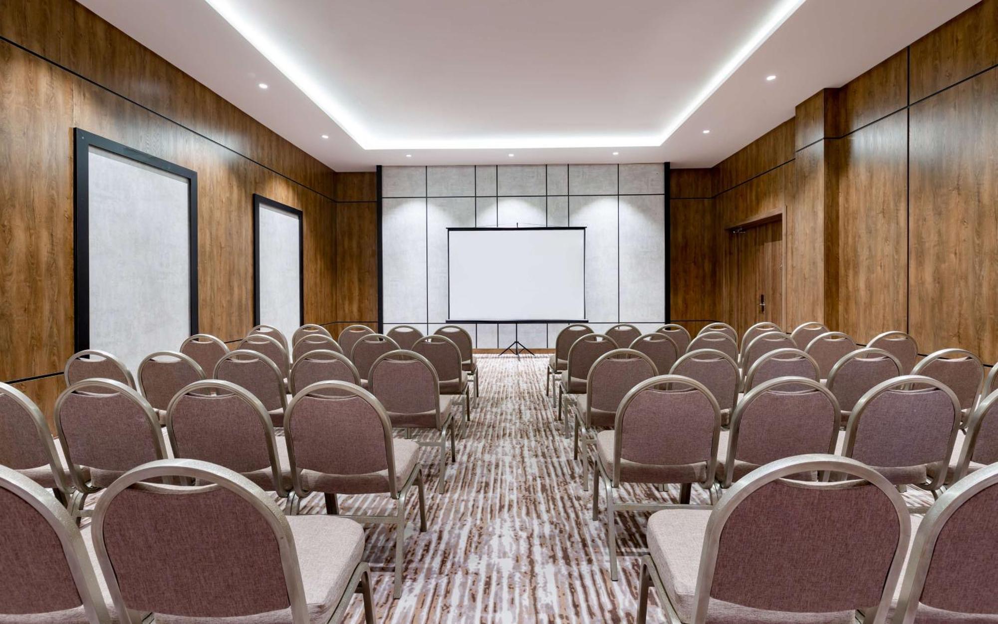 Hilton Garden Inn Samarkand Bagian luar foto